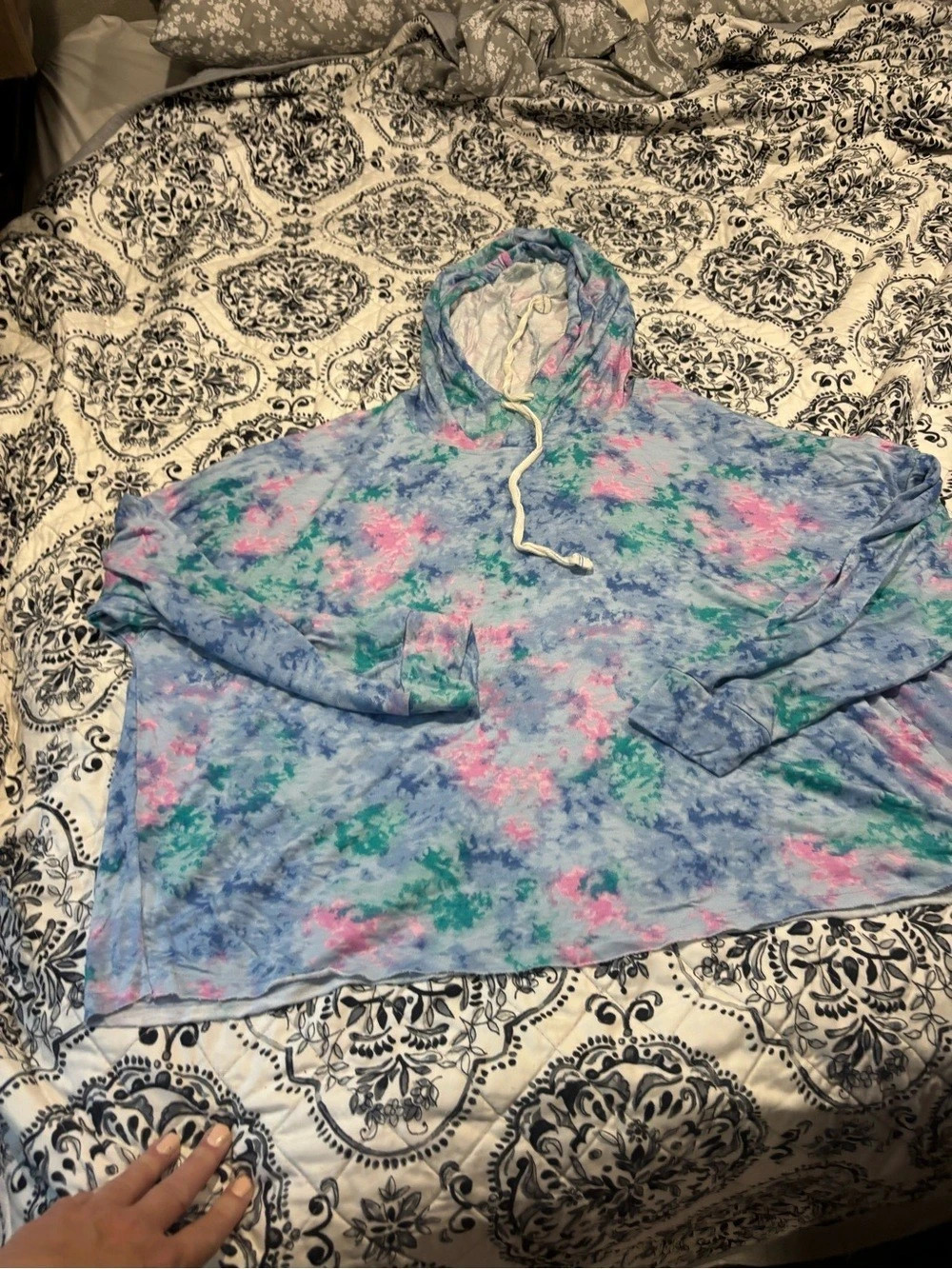 Cameron Burret Floral Pullover Hoodie in Blue & Pink Size XL